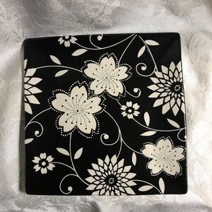 World Market 7.5 in Salad/Dessert Replacement Plate Bok/White Floral Design